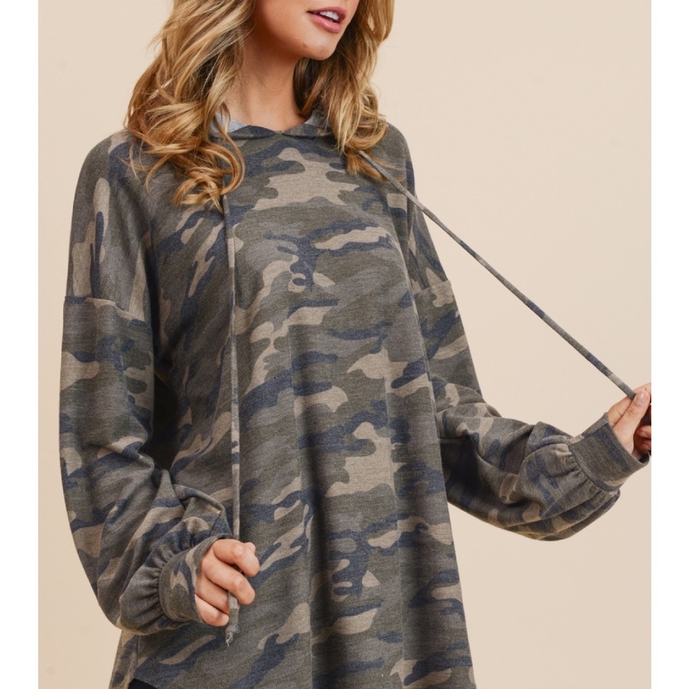 Camouflage Razor Cut Back Pullover - Picture 2 of 7